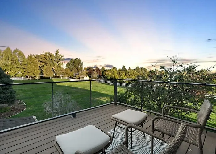 Private Oasis On 2 Acres With Indoor Pool And Theater